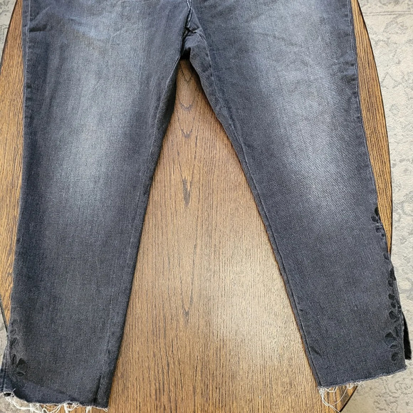 Levi's 711 Skinny Rawcut Hem Hi Rise Embroidered Jeans Size Women's 24W - Picture 5 of 15